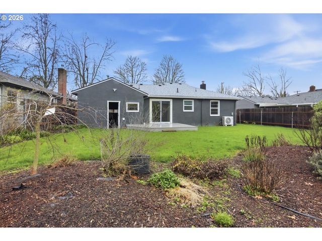 1084 24TH St, Salem, OR 97301