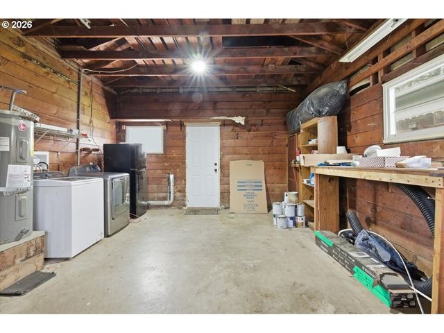 1084 24TH St, Salem, OR 97301