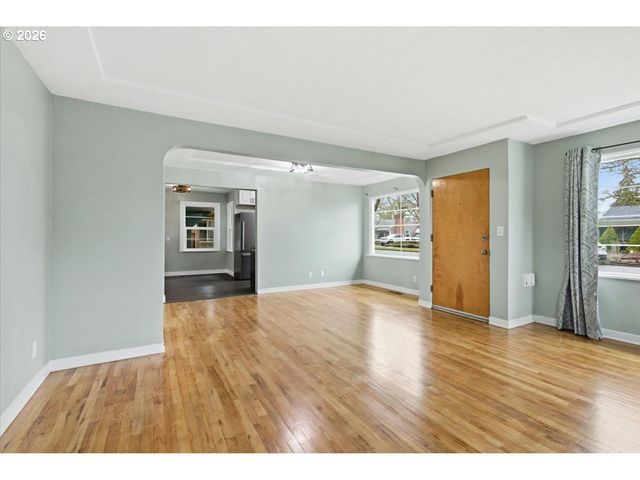 1084 24TH St, Salem, OR 97301