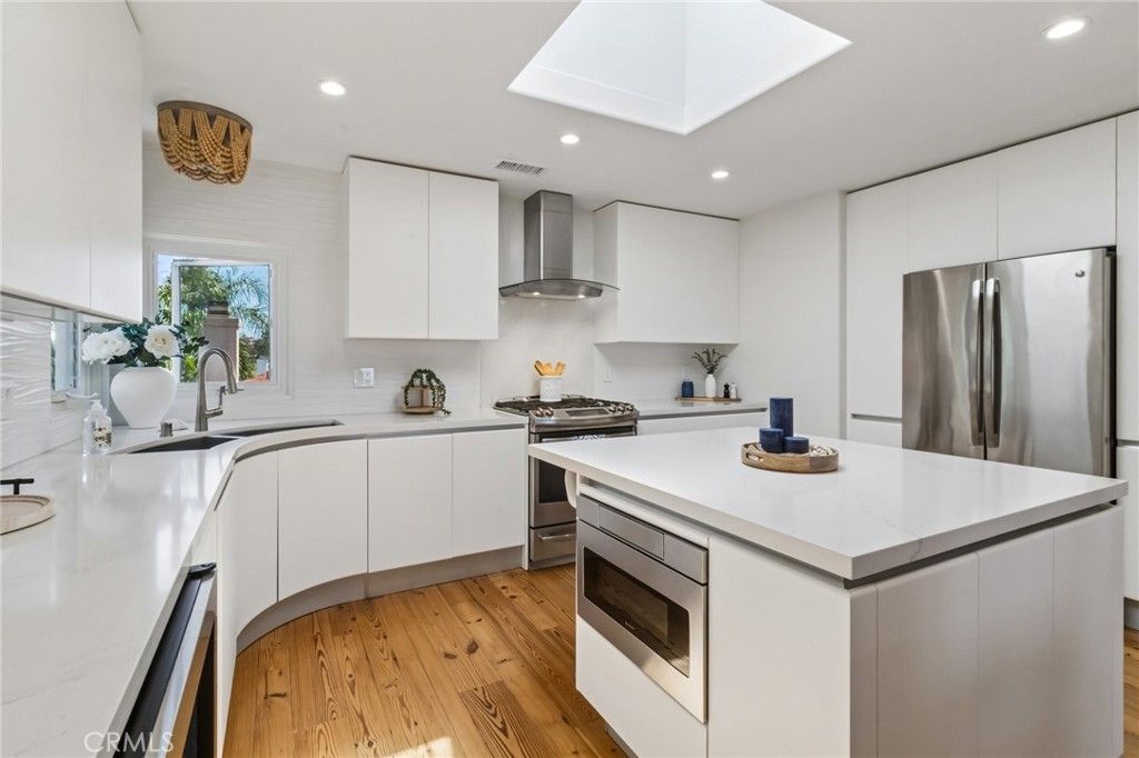 Image 10 of property listing at 6512 Surfside Lane, Carlsbad, CA 92011