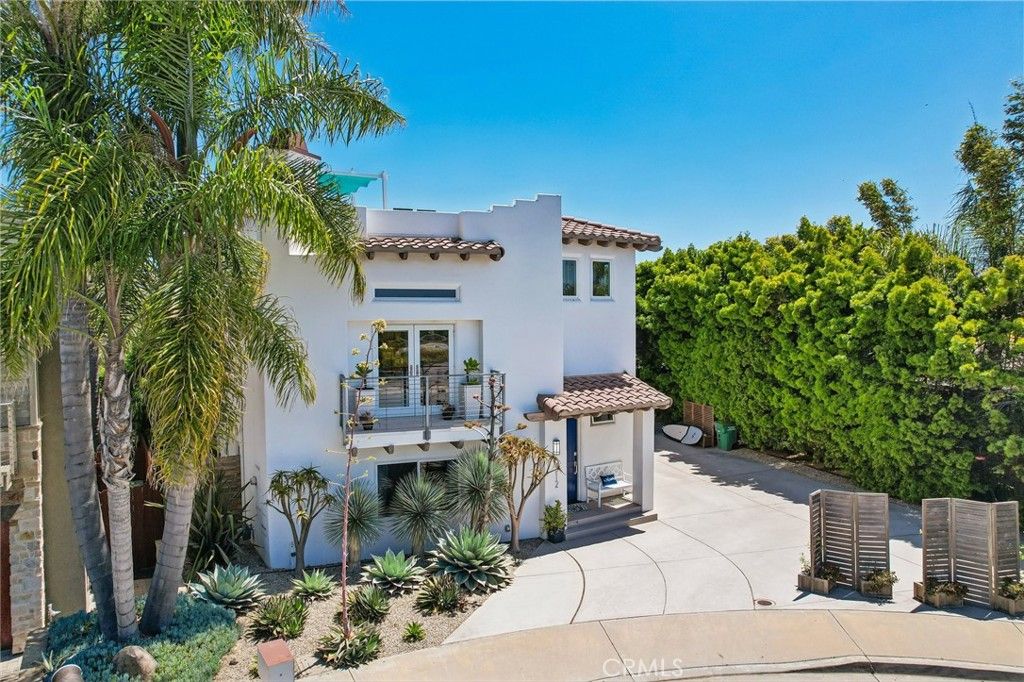 Image 2 of property listing at 6512 Surfside Lane, Carlsbad, CA 92011