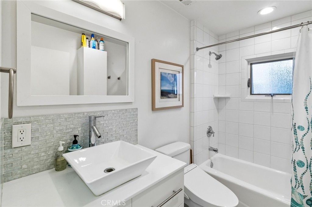 Image 23 of property listing at 6512 Surfside Lane, Carlsbad, CA 92011