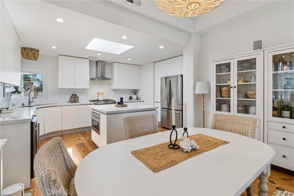 Image 8 of property listing at 6512 Surfside Lane, Carlsbad, CA 92011