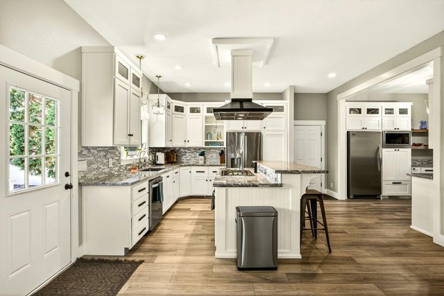 155 Morton Way, Jacksonville, OR 97530