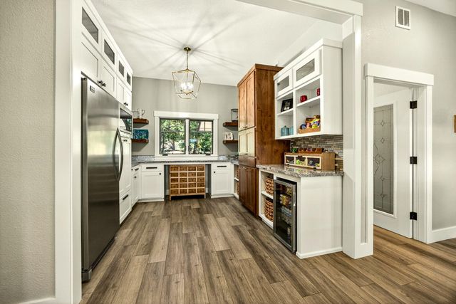 155 Morton Way, Jacksonville, OR 97530