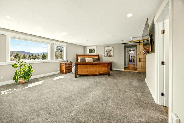 155 Morton Way, Jacksonville, OR 97530