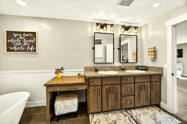 155 Morton Way, Jacksonville, OR 97530