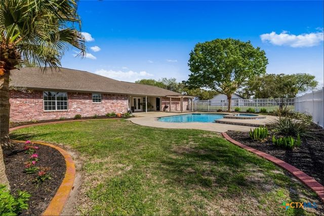 201 Parsons Road, Victoria, TX 77904