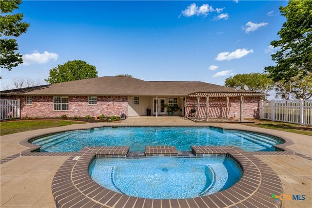 201 Parsons Road, Victoria, TX 77904