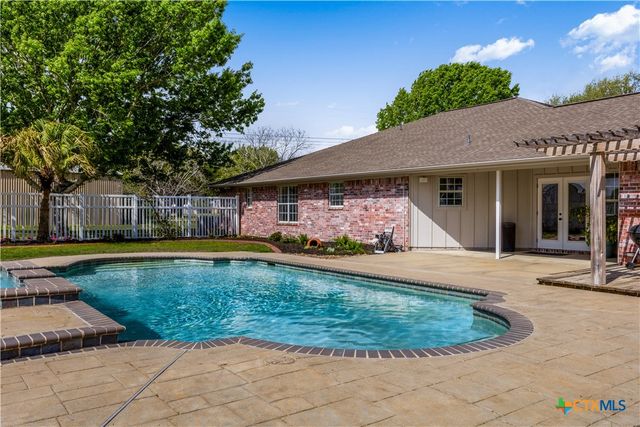 201 Parsons Road, Victoria, TX 77904