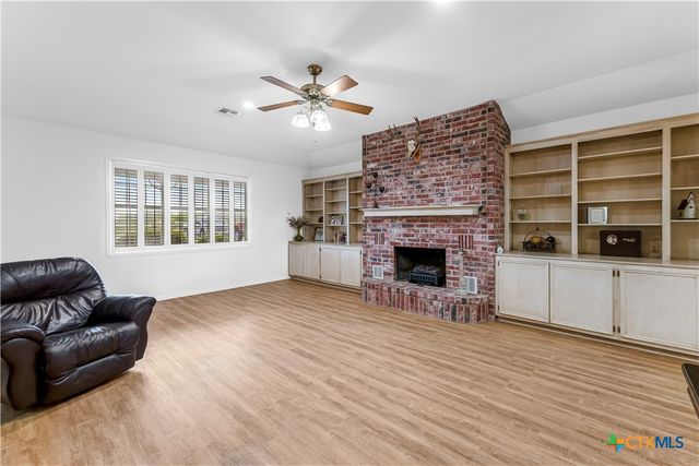 201 Parsons Road, Victoria, TX 77904