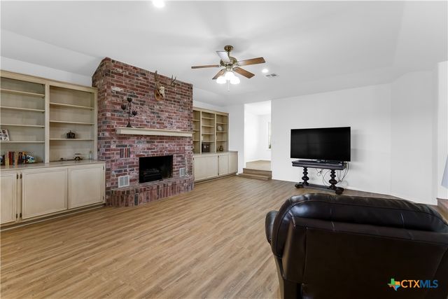 201 Parsons Road, Victoria, TX 77904