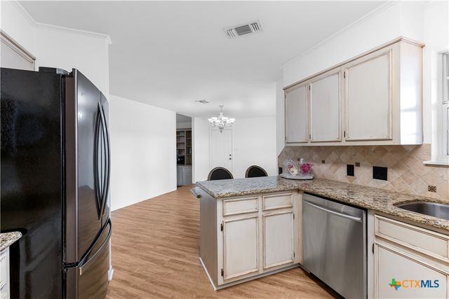 201 Parsons Road, Victoria, TX 77904