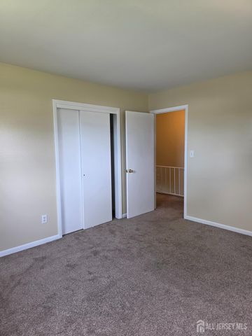 8 Chester Court, Edison, NJ 08817