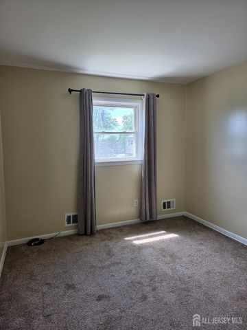 8 Chester Court, Edison, NJ 08817