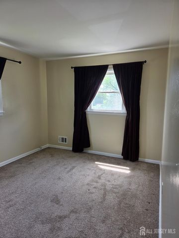 8 Chester Court, Edison, NJ 08817