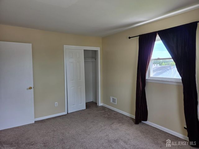 8 Chester Court, Edison, NJ 08817
