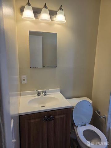 8 Chester Court, Edison, NJ 08817