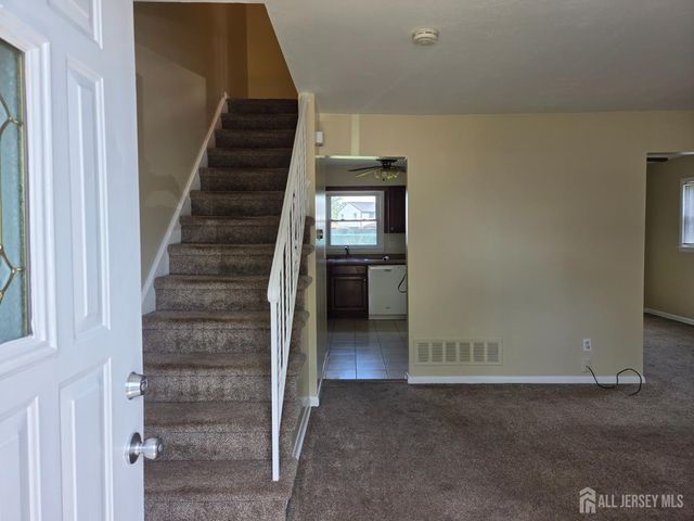 8 Chester Court, Edison, NJ 08817