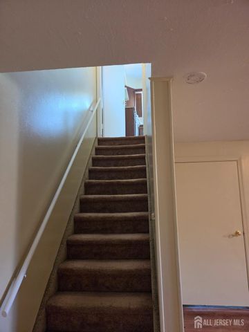 8 Chester Court, Edison, NJ 08817