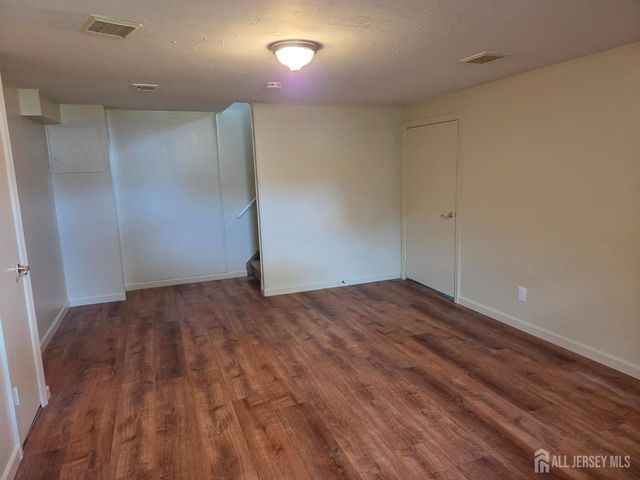 8 Chester Court, Edison, NJ 08817