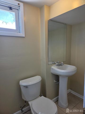 8 Chester Court, Edison, NJ 08817