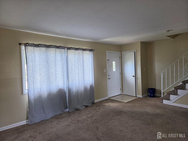 8 Chester Court, Edison, NJ 08817