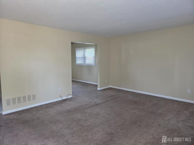 8 Chester Court, Edison, NJ 08817