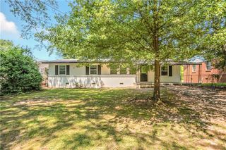 135 Harris Circle, Lawrenceville, GA 30046