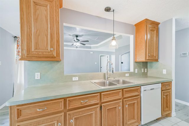 1106 Jefferson Avenue, Cleveland, TX 77327