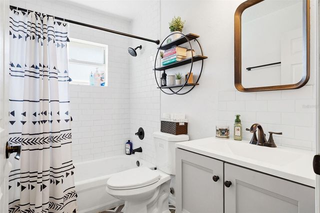 2116 30TH AVENUE E, Bradenton, FL 34208