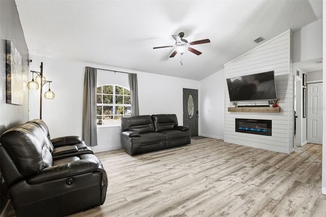 2116 30TH AVENUE E, Bradenton, FL 34208