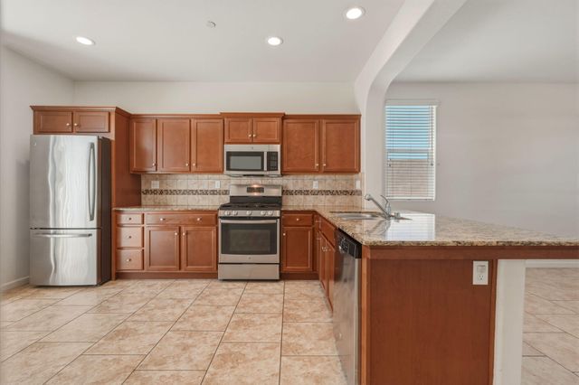 3714 Connected Place, Clovis, CA 93619