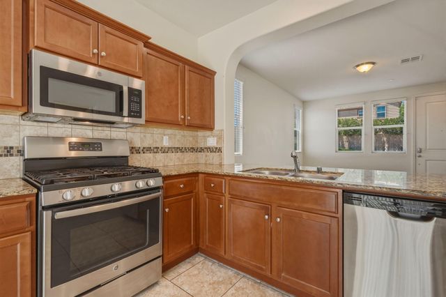 3714 Connected Place, Clovis, CA 93619