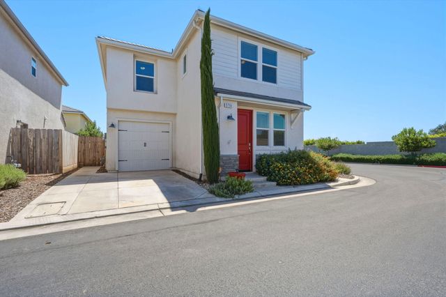 3714 Connected Place, Clovis, CA 93619