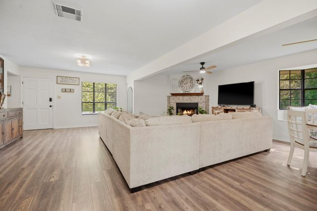 10301 27th Street, Santa Fe, TX 77510