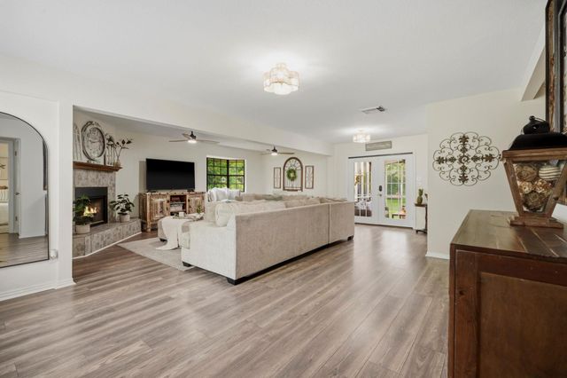 10301 27th Street, Santa Fe, TX 77510