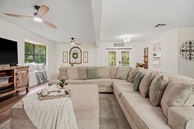 10301 27th Street, Santa Fe, TX 77510