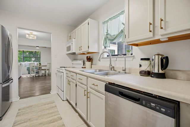 10301 27th Street, Santa Fe, TX 77510
