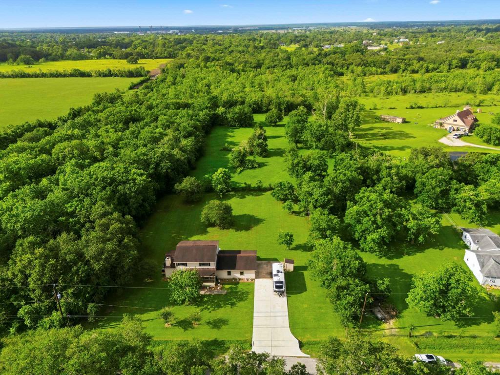 10301 27th Street, Santa Fe, TX 77510