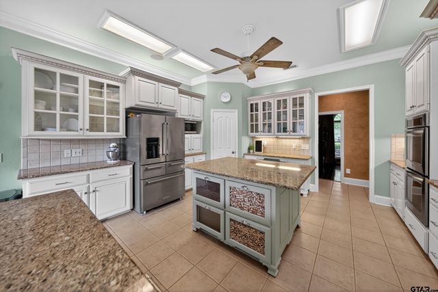 13051 Winding Oak, Lindale, TX 75771