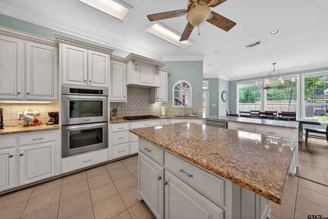 13051 Winding Oak, Lindale, TX 75771