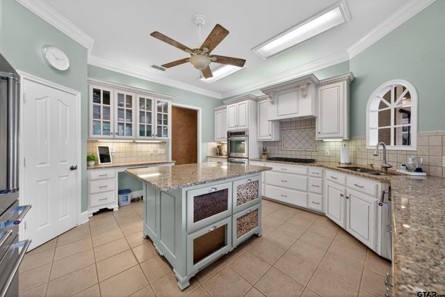 13051 Winding Oak, Lindale, TX 75771