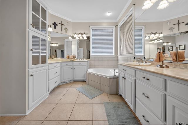 13051 Winding Oak, Lindale, TX 75771