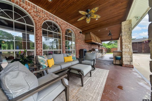 13051 Winding Oak, Lindale, TX 75771