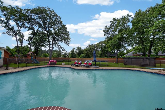 13051 Winding Oak, Lindale, TX 75771