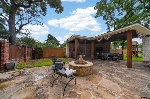 13051 Winding Oak, Lindale, TX 75771