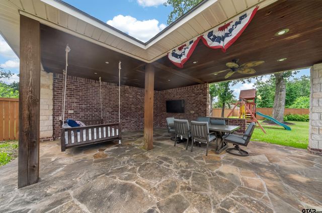 13051 Winding Oak, Lindale, TX 75771