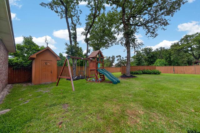 13051 Winding Oak, Lindale, TX 75771