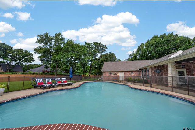 13051 Winding Oak, Lindale, TX 75771